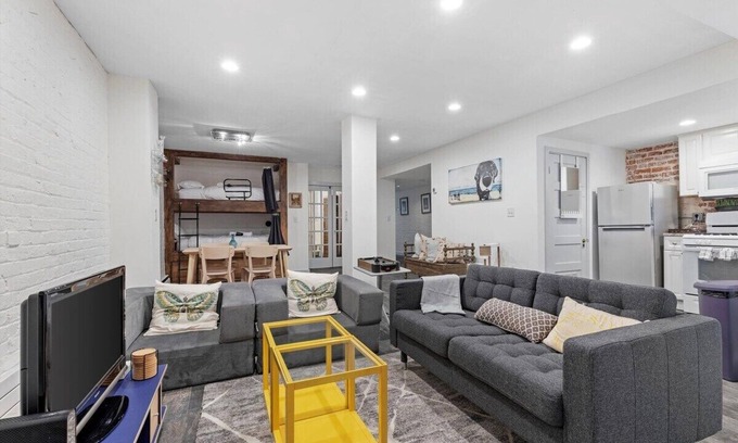 Lanier Heights Apartment | Cheery Flat in Adams Morgan - Mt Pleasant