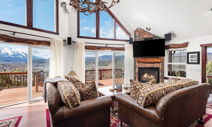 Carbondale House | Chef's Chalet | Gourmet Living w/Views & Hot Tubs
