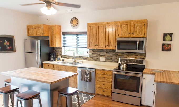 Newberg House | Chehalem Mountain Hideaway