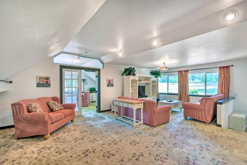 Curtis Apartment | Chehalis Retreat with Scenic Views!