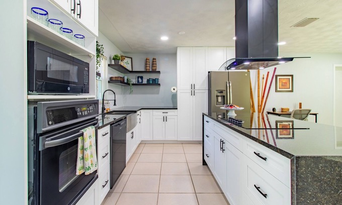 Riverview House | Chelsea’s Cozy Place! Newly Renovated and Huge Fenced-In Yard