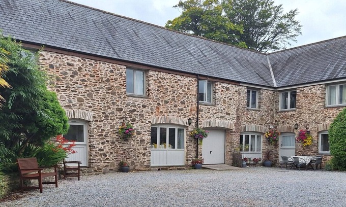 Chillington Cottage | Cherry at Buckland Court
