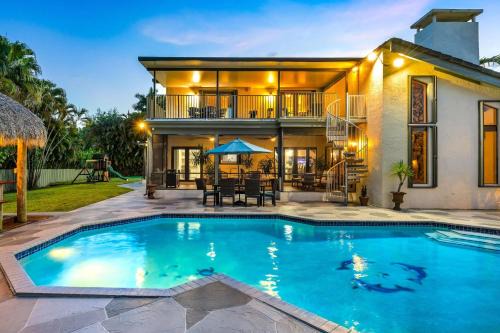 Davie House | Cherry RoyaleGrand Villa