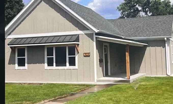 Valentine House | Cherry Street Cottage is a nice 2-bedroom house in Valentine that has it all.