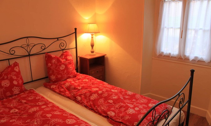 Dennevy Bed & Breakfast | Cherry Suite @ Calme au Canal du Centre