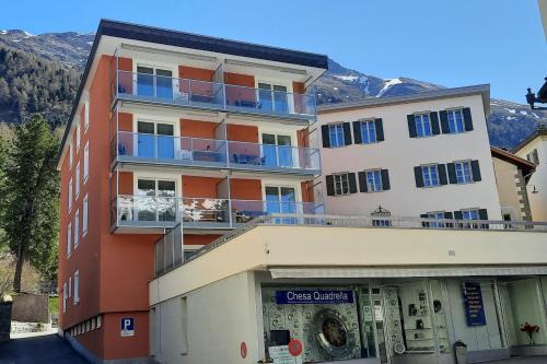 Pontresina House | Chesa Quadrella Zimmer mit Küchenzeile inklusive Bergbahnen im Sommer-ausser Studio