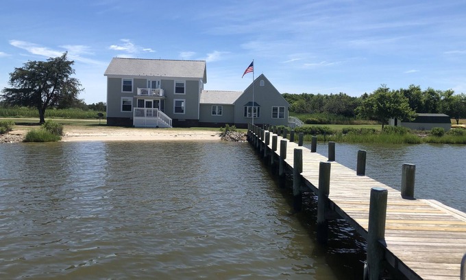 Upper Fairmount House | Chesapeake Bay family retreat - crab, fish, swim, and boat. 70' Private beach