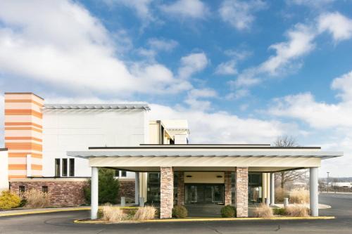 Sharonville Hotel | Chester Inn & Suites
