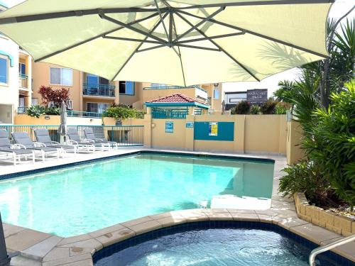 Surfers Paradise Apartment | Chevron Island Apartment - Cosy and Convenient