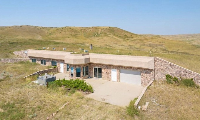 Owanka House | Cheyenne River Ranch 4BR Earth Sheltered Home with Hot Tub!