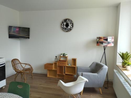 Saint-Pierre-Montlimart Apartment | Chez Coralie et Jean