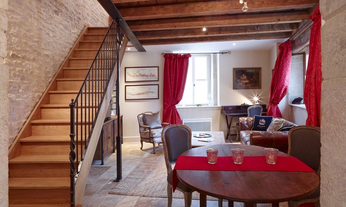 Meursault Apartment | Chez Hall – Le Coin. gorgeous, quality 1bdr/1bth Cottage, Meursault centre