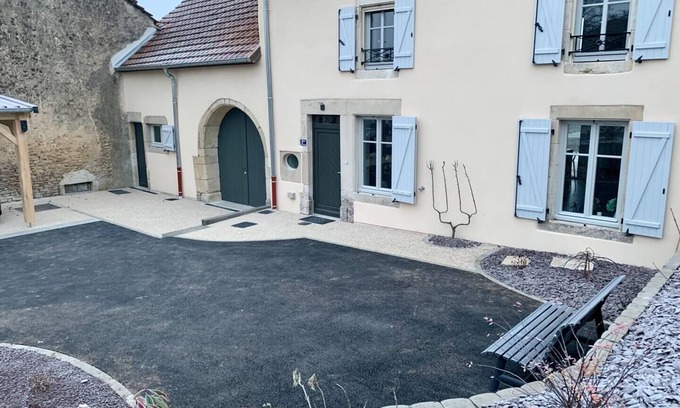 Rouvres-la-Chetive House | Chez la Rose luxury cottage with jacuzzi