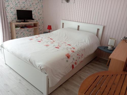 Goise-Champommier-Champclairot House | Chez Papinette, proche gare et centre, pdj compris