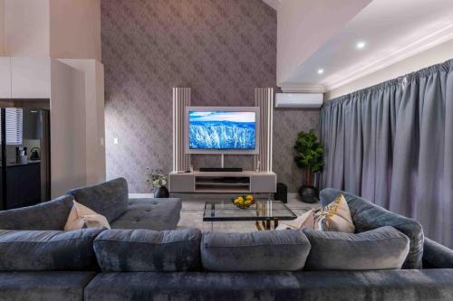 Bloemfontein Apartment | Chez Winnie , Comfort, Cozy and Styled