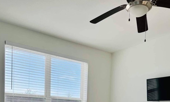 Missouri City Apartment | Chi-Blue ~ Luxurious 1BD/1 BA with King Bed | Resort-Style