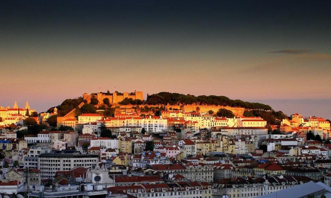 Sacramento Apartment | Chiado Apartment with View to the Castle