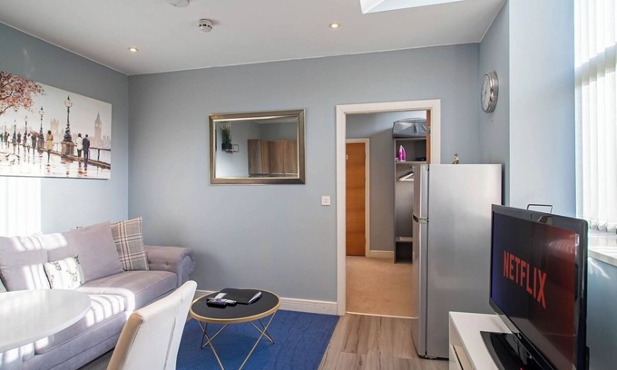 Sheffield Apartment | Chic 1-Bed in Creative Kelham Island District