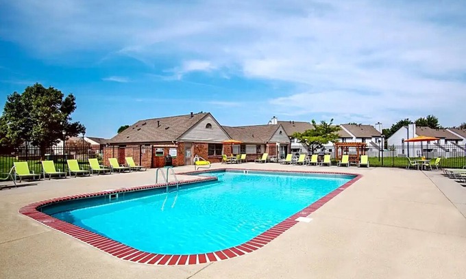 Castleton Apartment | Chic 1-bedroom apartment with fitness room and AC in fabulous Indianapolis