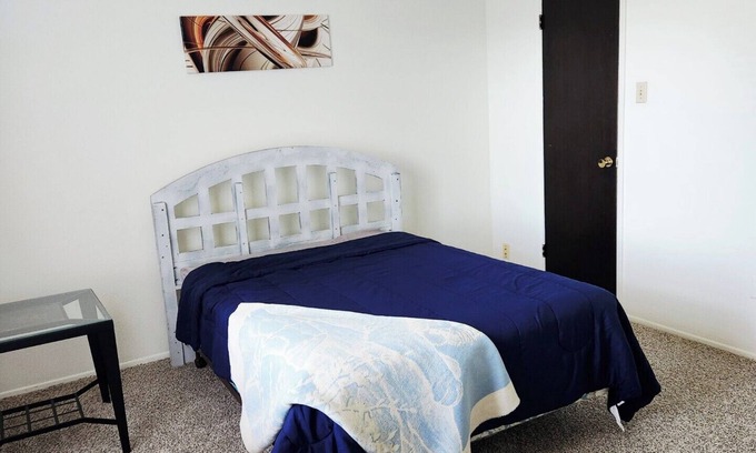Overland Apartment | Chic 1-Bedroom Apartment in Vibrant St. Louis close to Airport