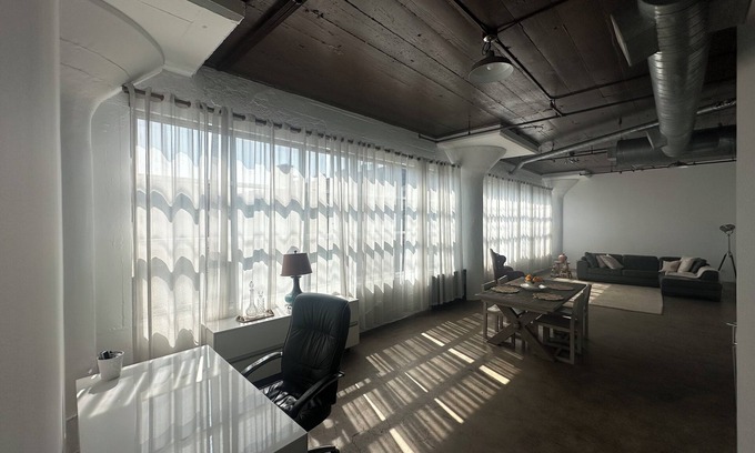 Arts District Apartment | Chic 1-bedroom with high ceiling, open plan,in beautiful arts district