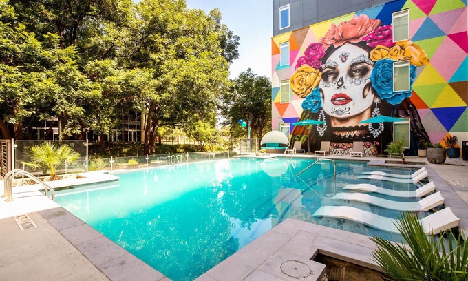Downtown San Antonio Apartment | Chic 1-bedroom with AC, WiFi, Gym, King Bed in Downtown San Antonio