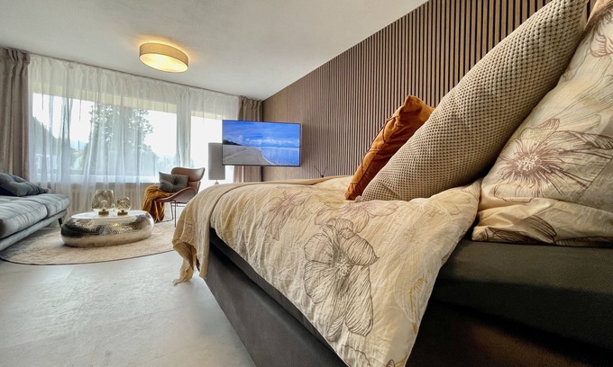 Kussaberg Apartment | Chic 1-room apartment - just a 2-minute walk from the Rhine
