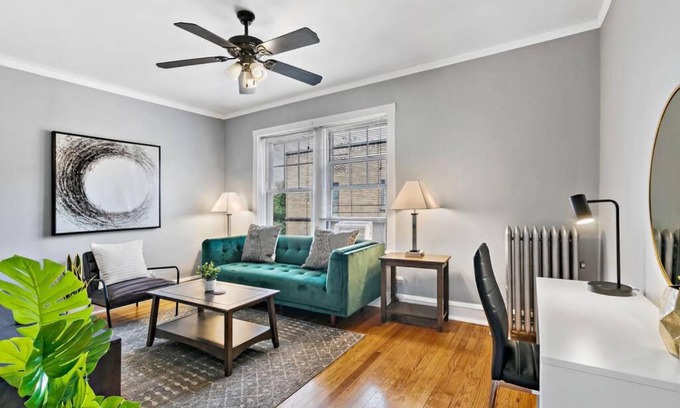 Lakeview Apartment | Chic 1BR Apt Close to Everything - Marshfield E3