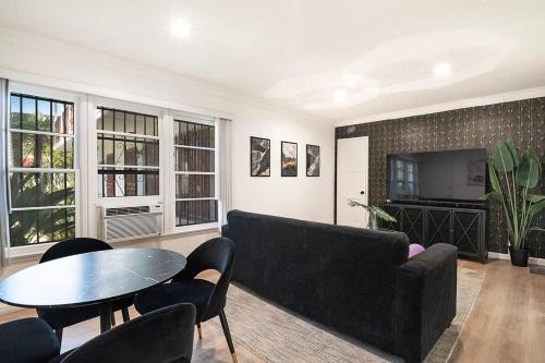 The Flats Apartment | Chic 1BR Apt Hollywood Sleeps 4