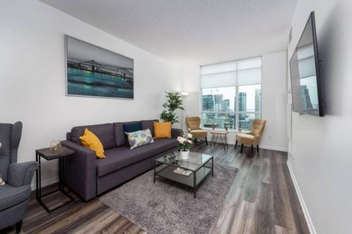Fort York House | Chic 1BR Condo Lake and City Views plus Free Parking