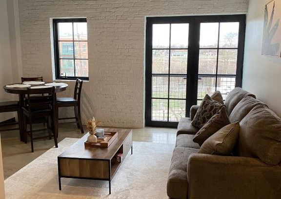 Aurora Apartment | Chic 1BR In the Heart of It All