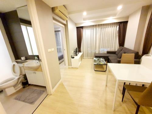Saen Suk Apartment | Chic 1BR near WON Beach Bangsaen