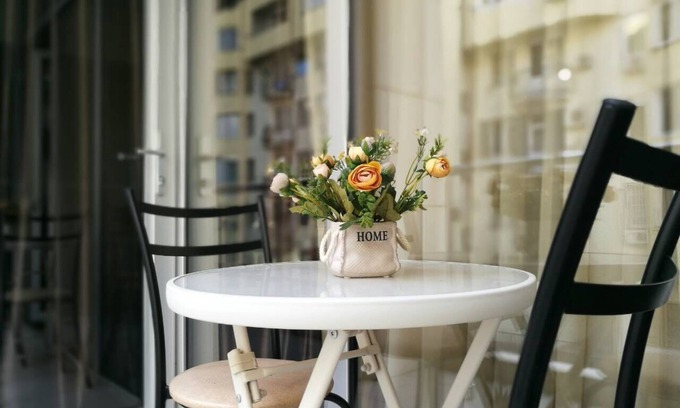 mtatsminda Apartment | Chic 2-bedroom apartment with AC, and balcony in awesome T'bilisi
