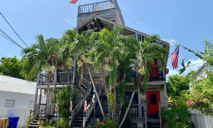 Old Town Apartment | Chic 2 Bedroom Condo 300 Steps from Duval St