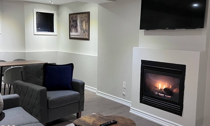Durham Region Apartment | Chic 2-bedroom corporate apartment in enchanting Whitby with AC, WiFi