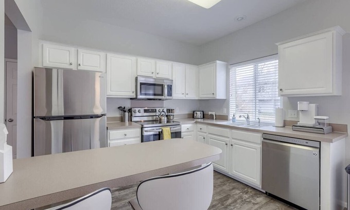 McArdle House | Chic 2-Bedroom Townhome on Browne