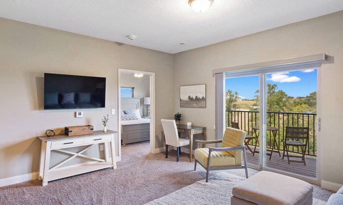 West Des Moines Apartment | Chic 2-bedroom apartment with AC, fitness room in amazing West Des Moines
