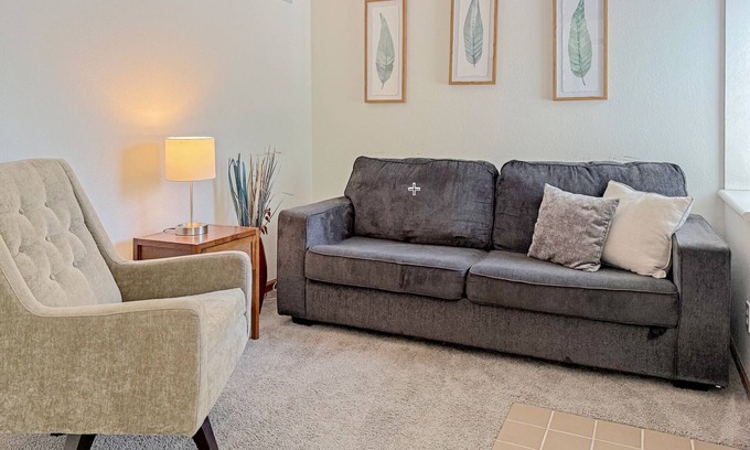 Des Moines Apartment | Chic 2BR - 2 min from iCubs