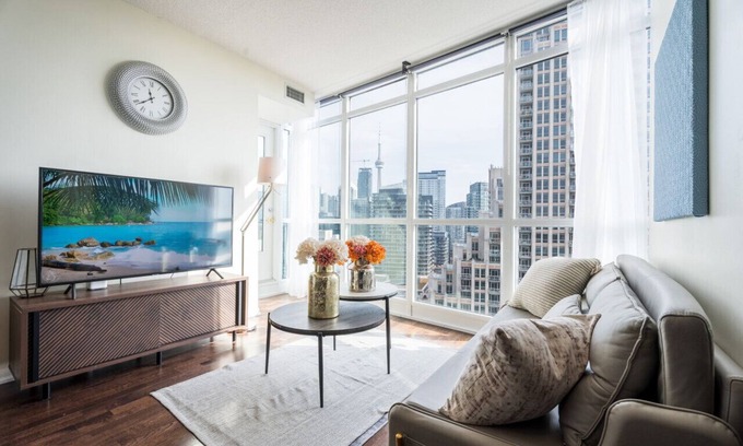 Fort York Condo | Chic 2BR+D Condo w/Lake & CN Tower Views + Parking