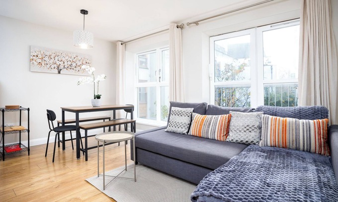 City Centre Dublin Apartment | Chic 2BR in Temple Bar-5 min walk to Dublin Castle