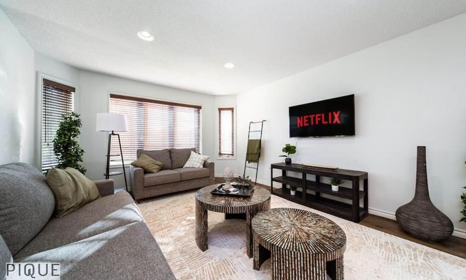 Jasper Place Apartment | Chic 3BR Modern Home - Wi-Fi - Netflix - Sleeps 8!