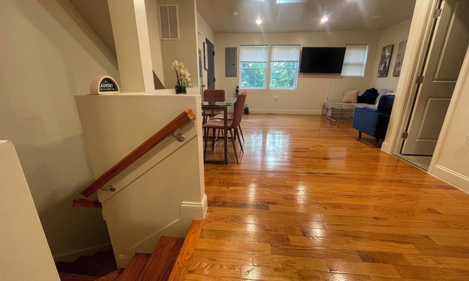 Washington Apartment | Chic 5-bedroom/2 B apartment in Washington with AC, WiFi