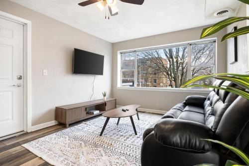 Peoria Apartment | Chic and Comfortable 1BR Apartment near Bradley U