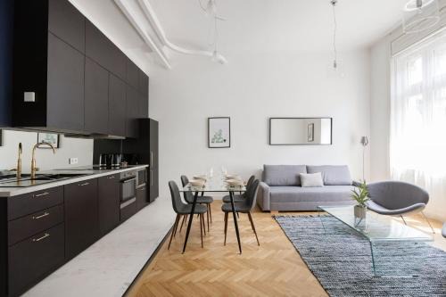 Erzsebetvaros Apartment | Chic and Spacious Central Retreat