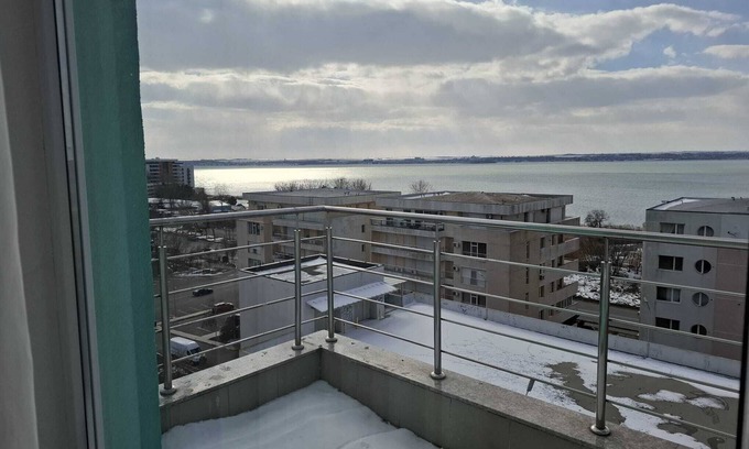 Constanta Apartment | Chic apartment, AC, WiFi, max 4 persons, only 30 meters far from sea and beach