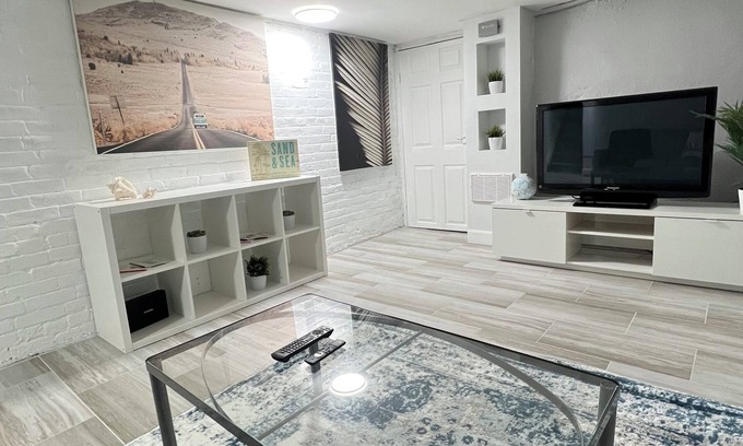 Little Italy Apartment | Chic apartment in the heart of Little Itlay