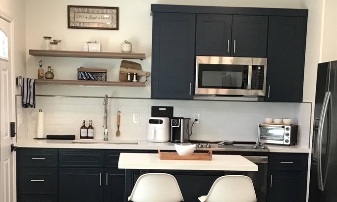 Upland Apartment | Chic apartment with AC and WiFi in fabulous Upland