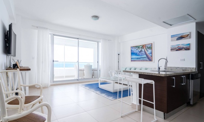 Juan Dolio - El Pueblo Apartment | Chic Beachfront Apt. W/5 beds Las Olas Juan Dolio