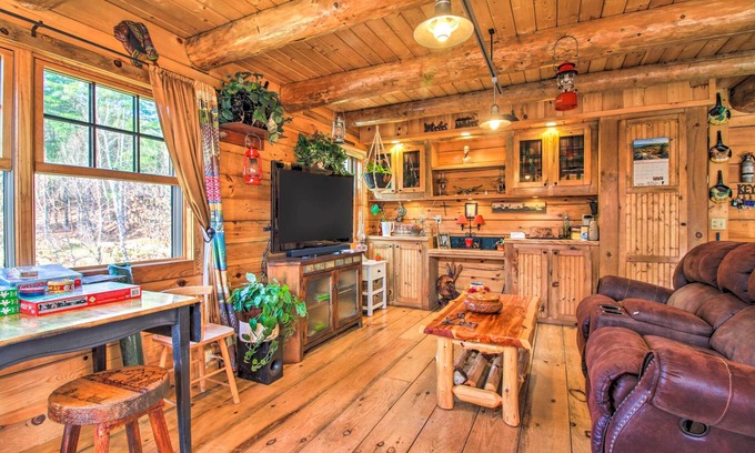 Florence Cabin | Chic Brandon Cabin w/Pool, Hot Tub + Sauna!