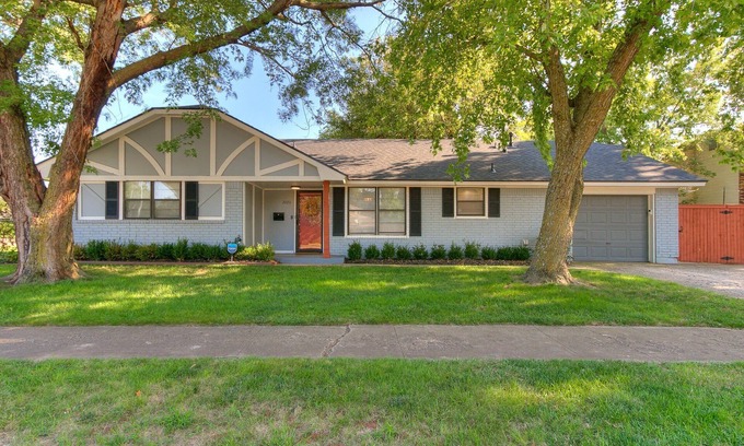 Norman House | Chic Chalet - Charming 3-bedroom house in Norman with AC, WiFi. Enjoy your stay